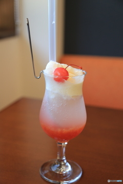 美味しいです・・クリームソーダ