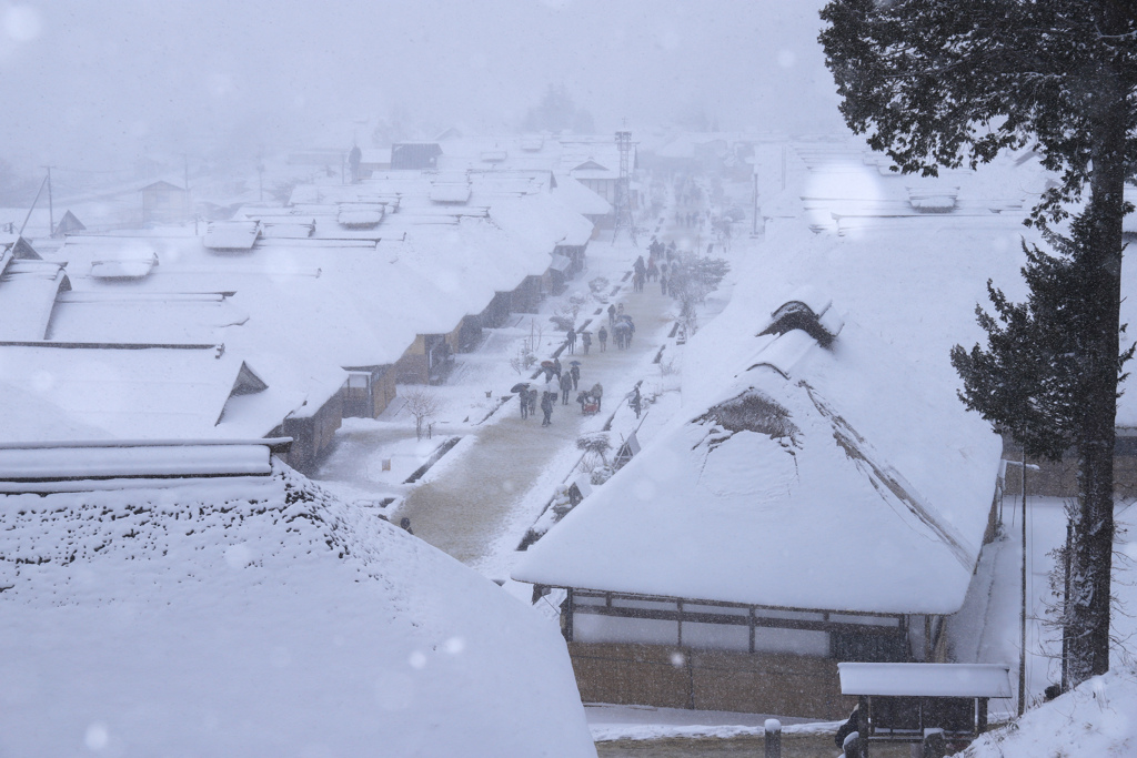 雪降る宿場町