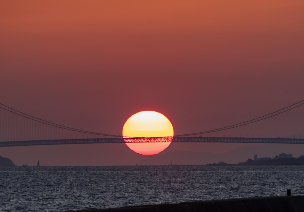 明石大橋に沈む夕日10/25（2）