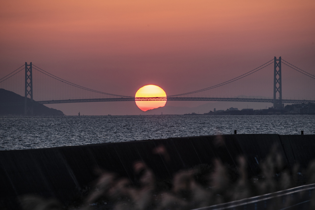 明石大橋に沈む夕日10/25（3）