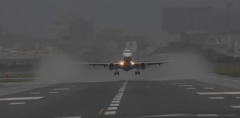 雨の伊丹空港1