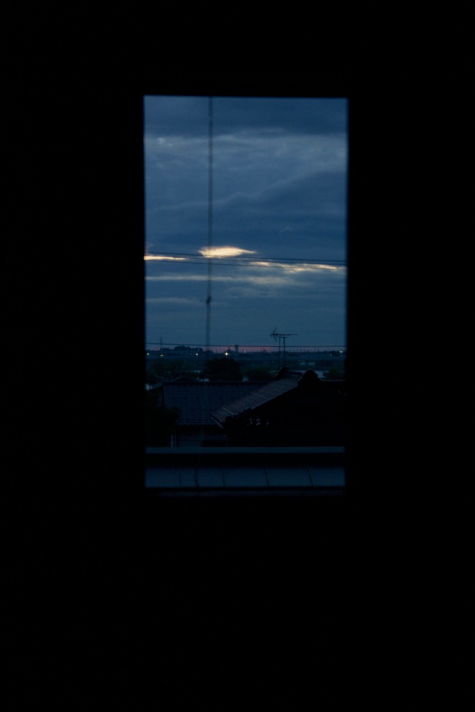 窓辺からの夕暮れ４