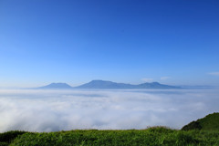 雲海に浮かぶ阿蘇山