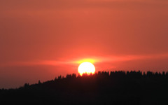 くじゅう高原　燃える夕陽