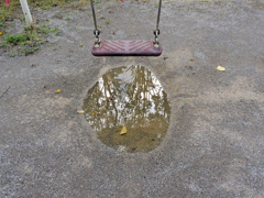 梅雨の児童公園