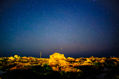 岩場と星空