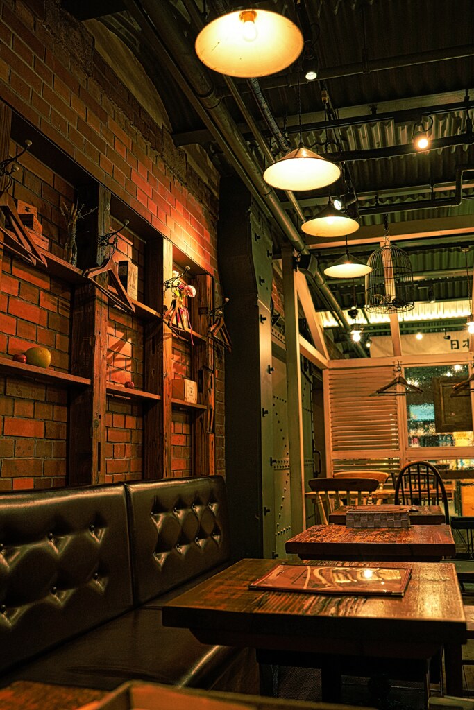 閉店間近のカフェ