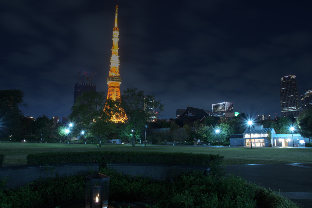 平和の灯と東京タワー