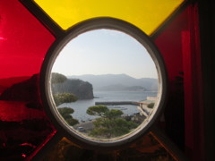 ステンドグラス越しの海