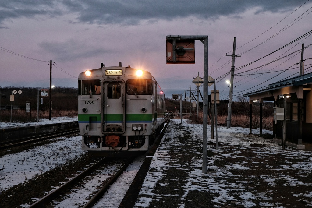 夕刻の尺別駅