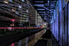 夜中の小田栄駅