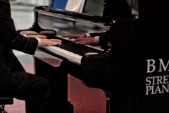 関内マリナード地下街 BMIストリートピアノ