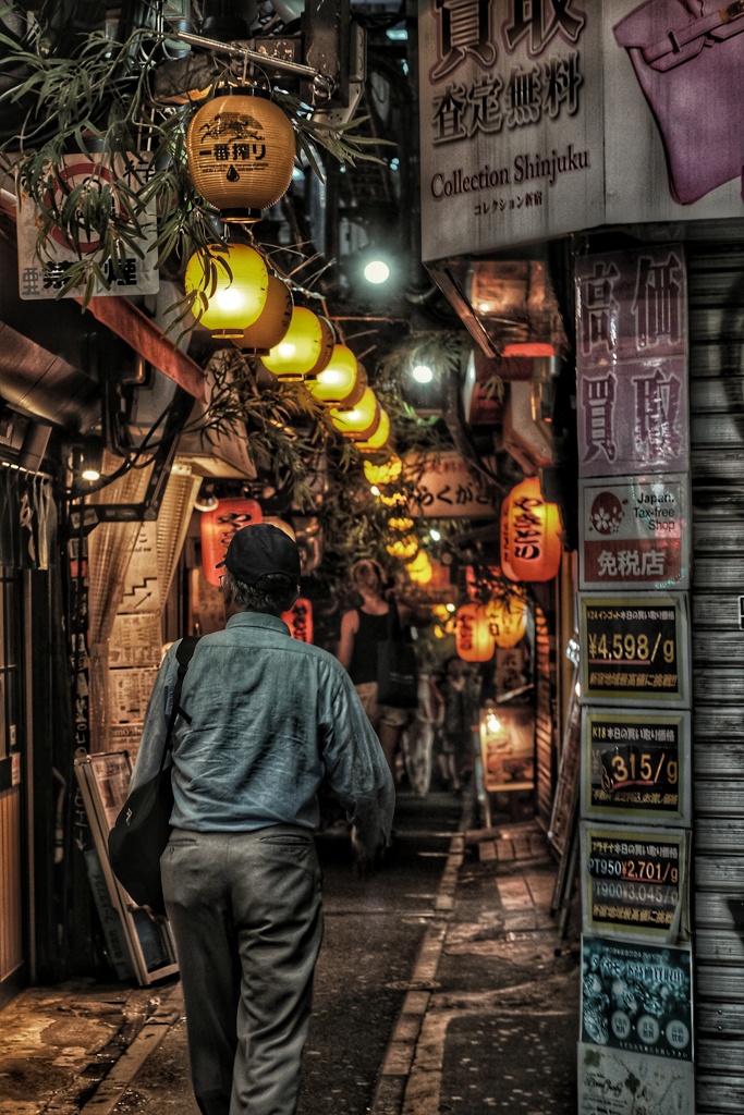 夏の夜の新宿西口 思い出横丁