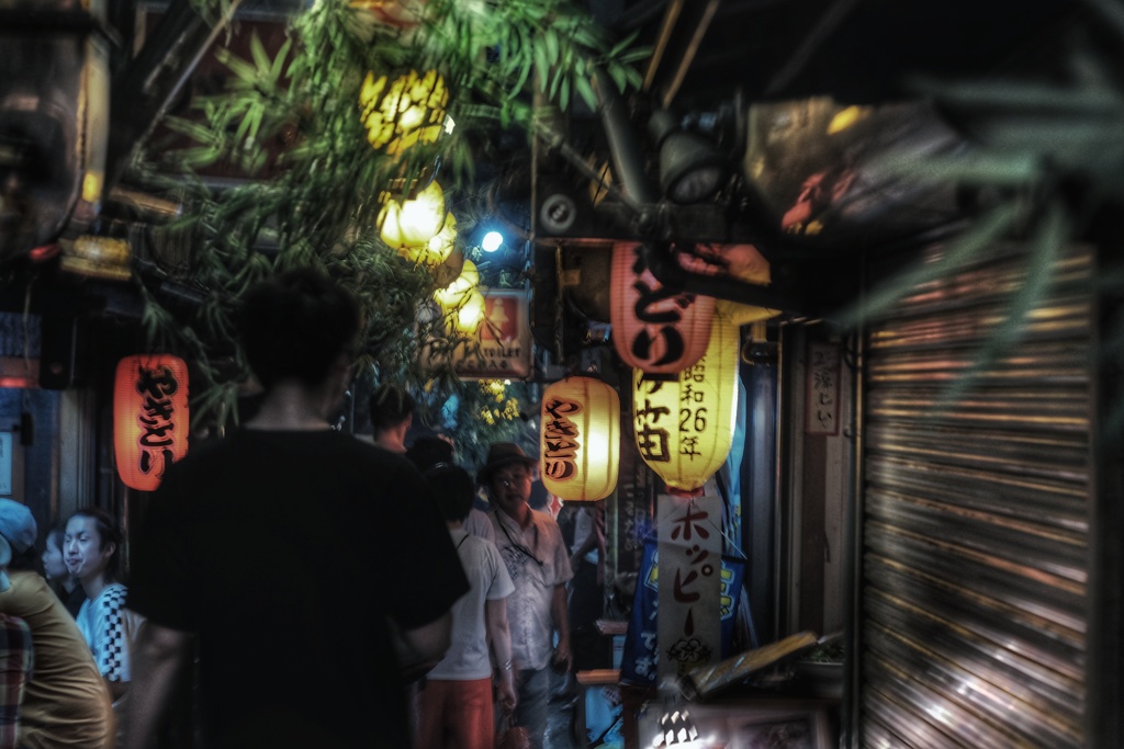 夏の夜の新宿西口 思い出横丁