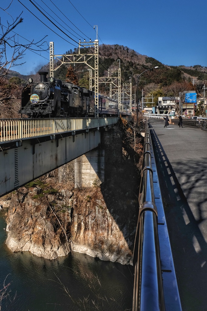 SLと渓谷と橋梁そして闘う忍者