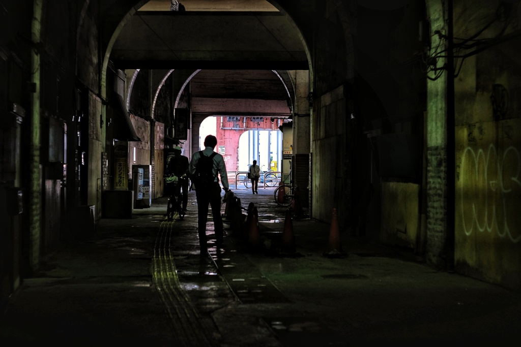 朝の国道駅構内