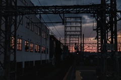 夜明け時の安善駅