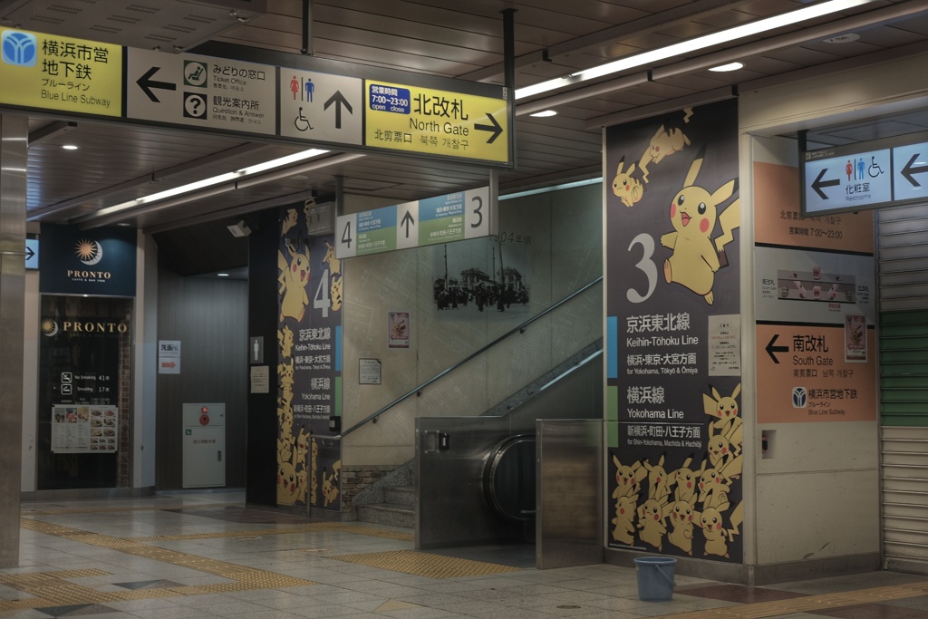夏の桜木町駅構内