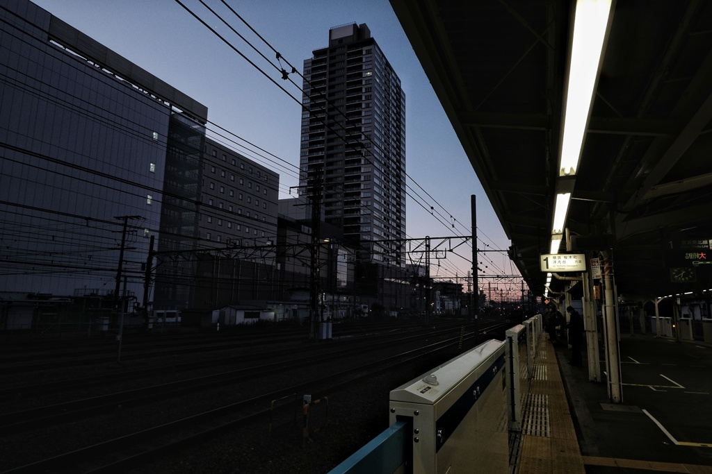 鶴見駅 明け方