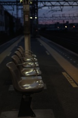 夜明け時の安善駅