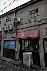 褪せて擦れた愛とかいうどうでもいいのだろうものをど真ん中に据えただけの何か