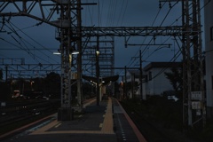 夜明け時の安善駅