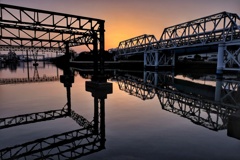工業地帯 運河の夜明け