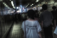 夏の夜の新宿西口大ガード下