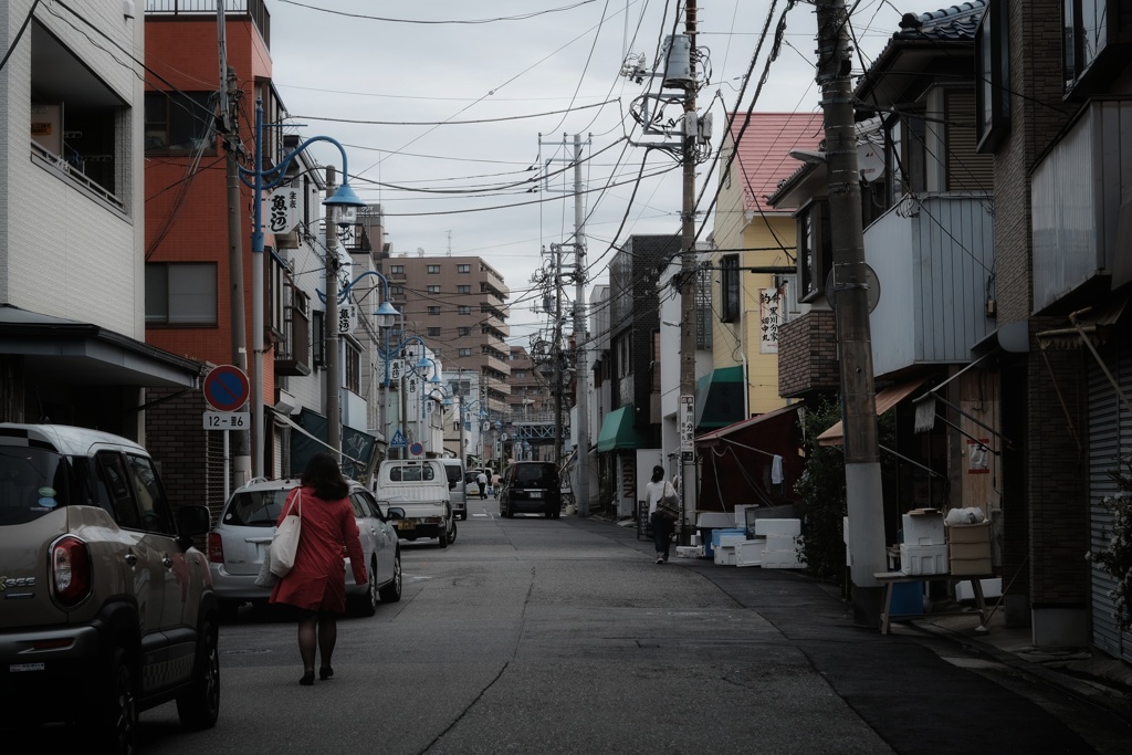朝の生麦魚河岸通り