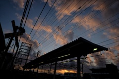 夜明け時の安善駅