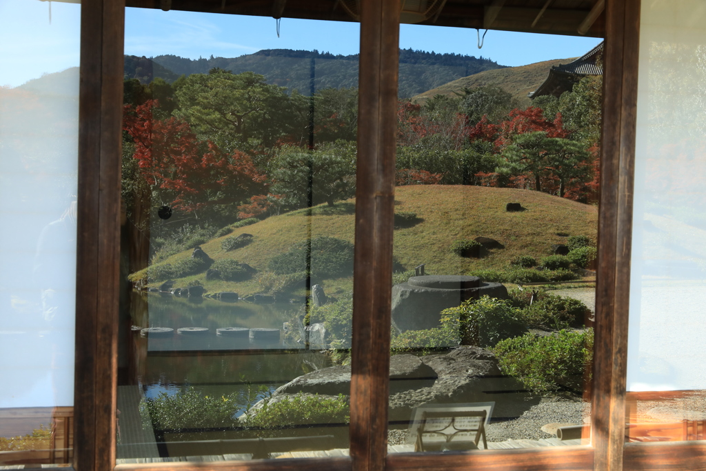 依水園茶室から