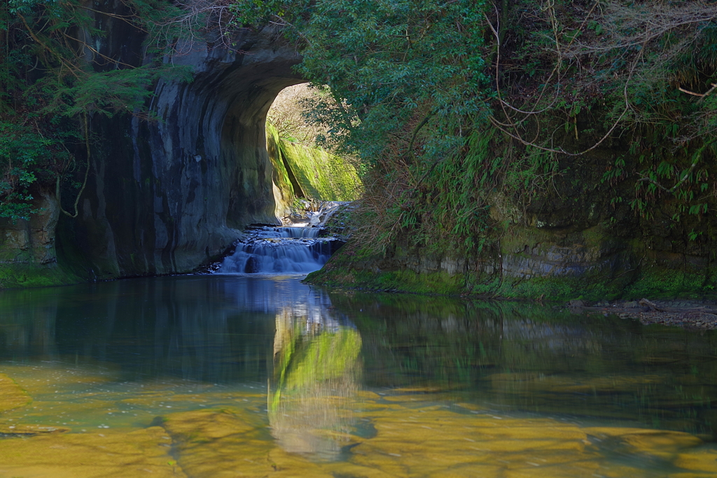 亀岩の洞窟