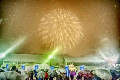 雪と花火 2   十日町雪まつりにて