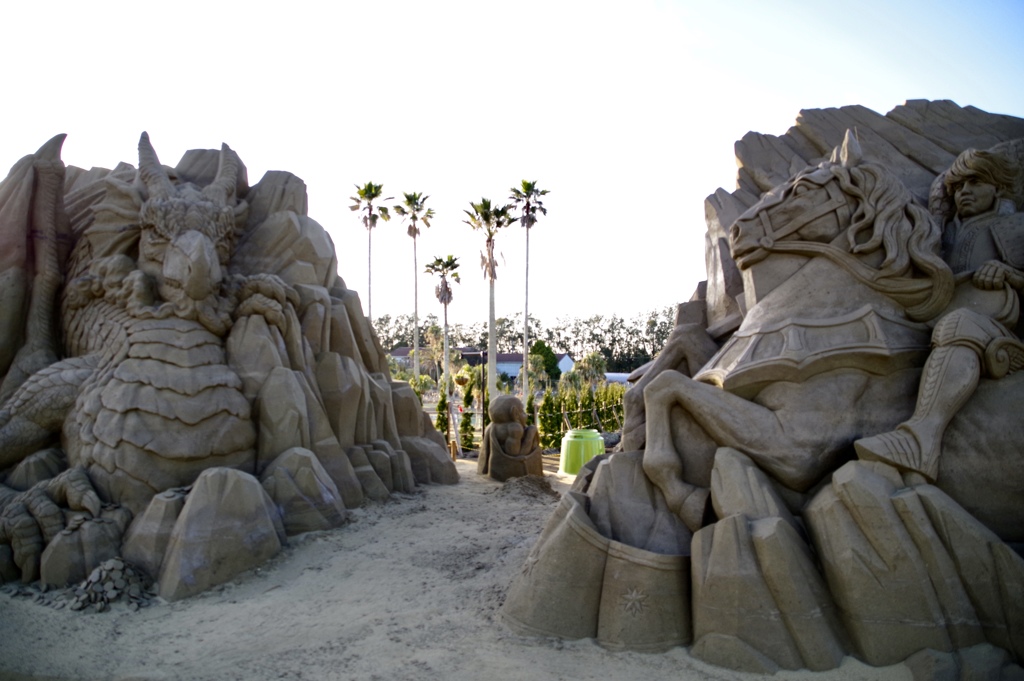 ドラゴンVSペガサス  砂像