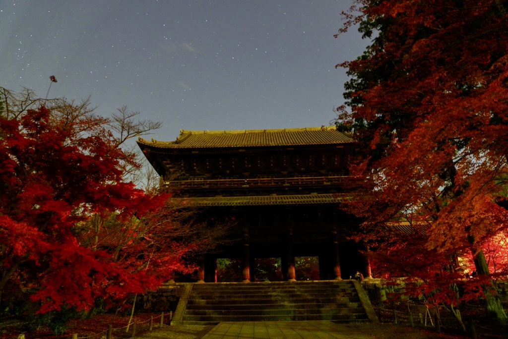 闇夜の南禅寺