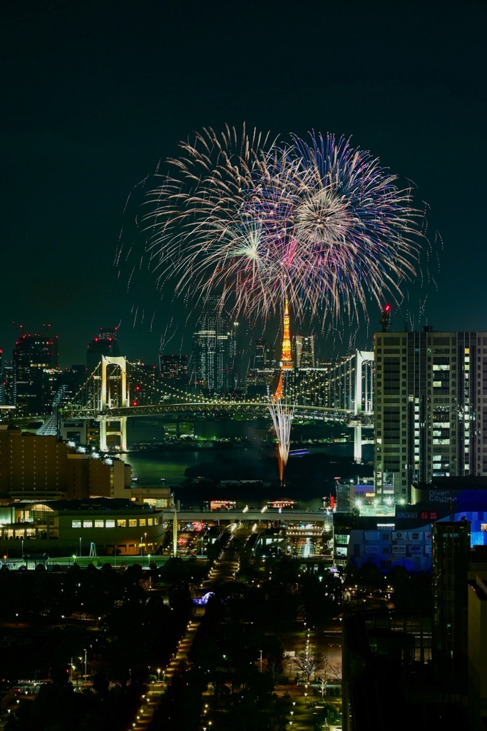 お台場を彩る花火