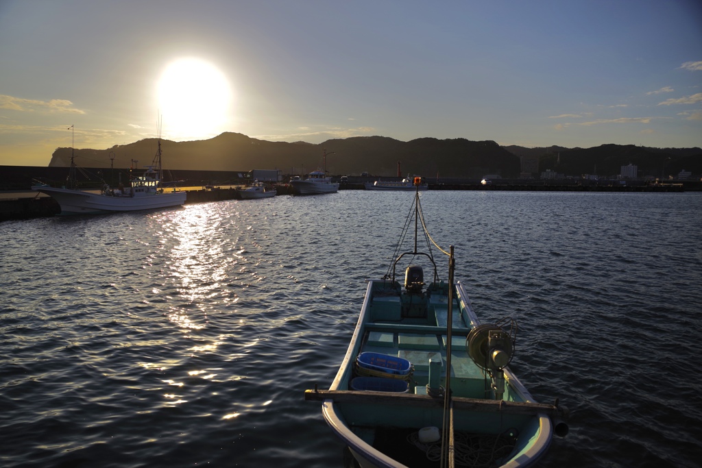 漁港の夕暮れ時