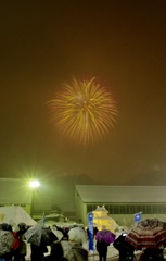 雪と花火   十日町雪まつりにて