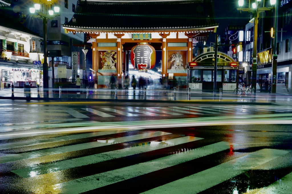 雨の雷門
