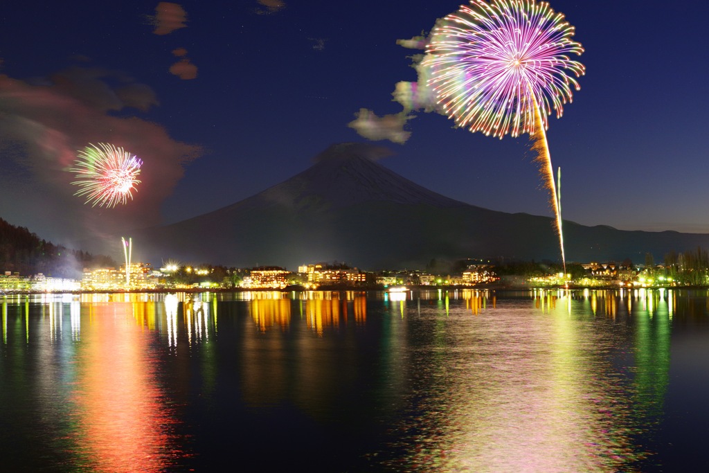 河口湖冬花火