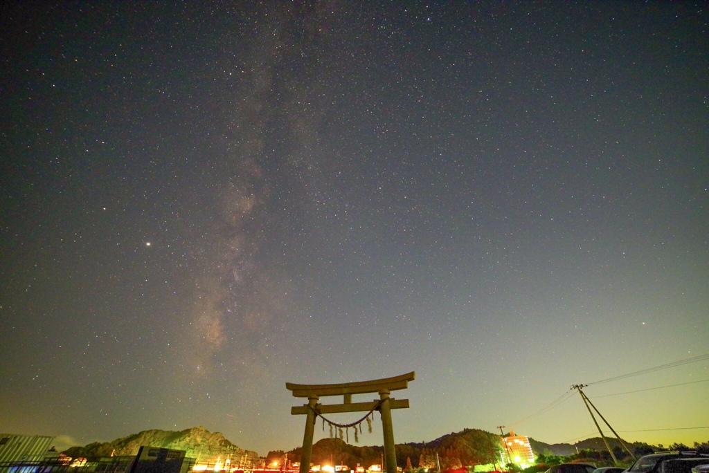 天の川と鳥居