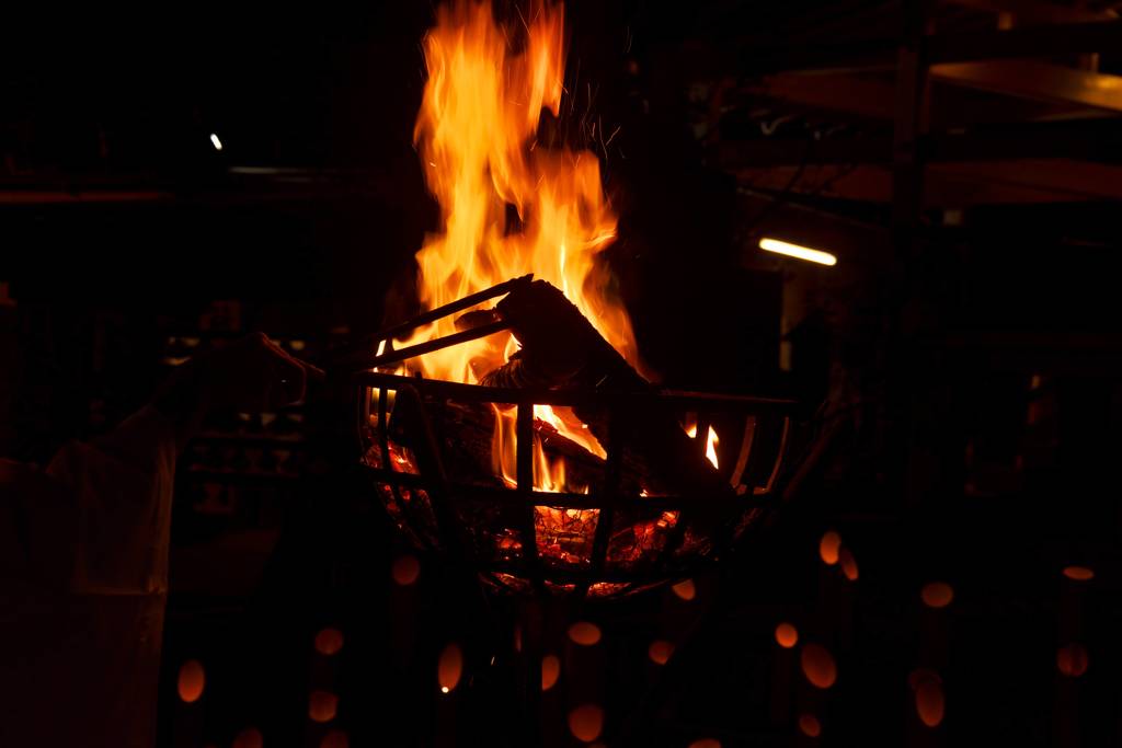 篝火　　神遊び　大宮八幡宮：東京