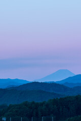 加治丘陵から秩父山地越しの長月末日の富士