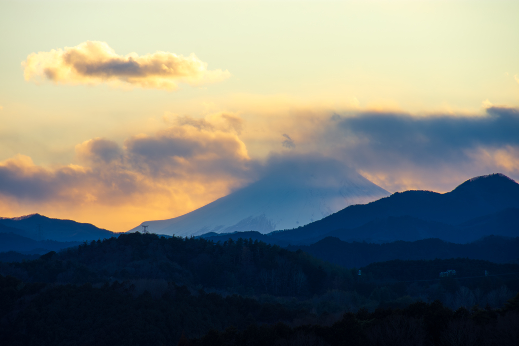 雲にむせぶ夕暮れ