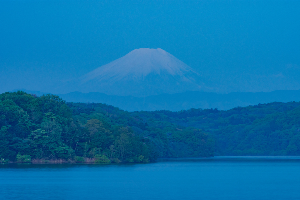 日の出前 あおの静寂