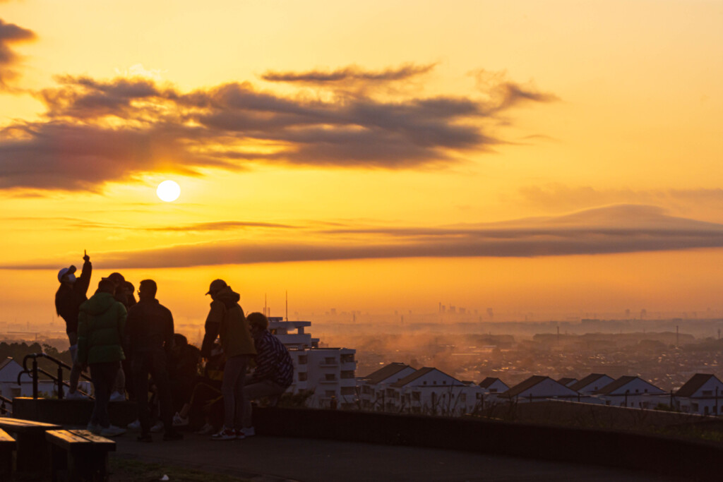 2021.5.2　朝日を見に来た若者たち・・・