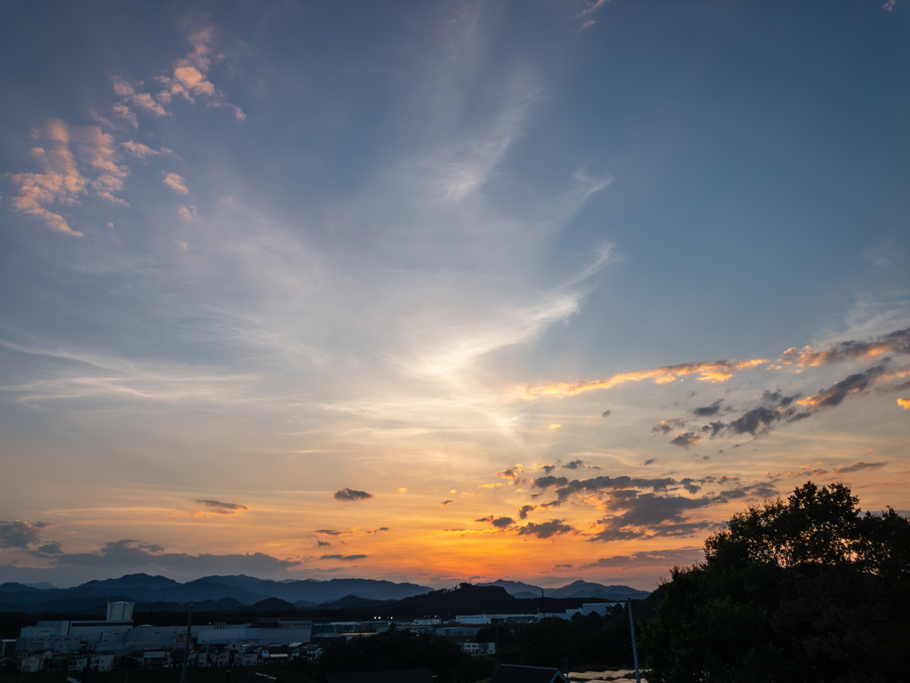 夕暮れが手を振って　また明日ね～