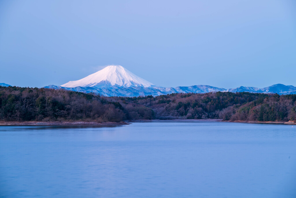 地球影に映える富嶽