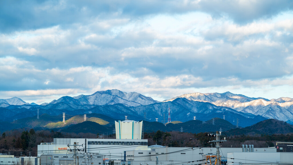 スポットライトに映える山々