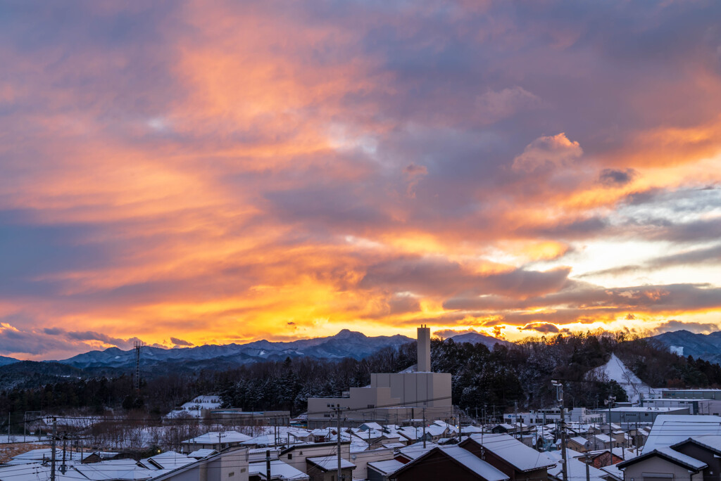白を染めるかの如く